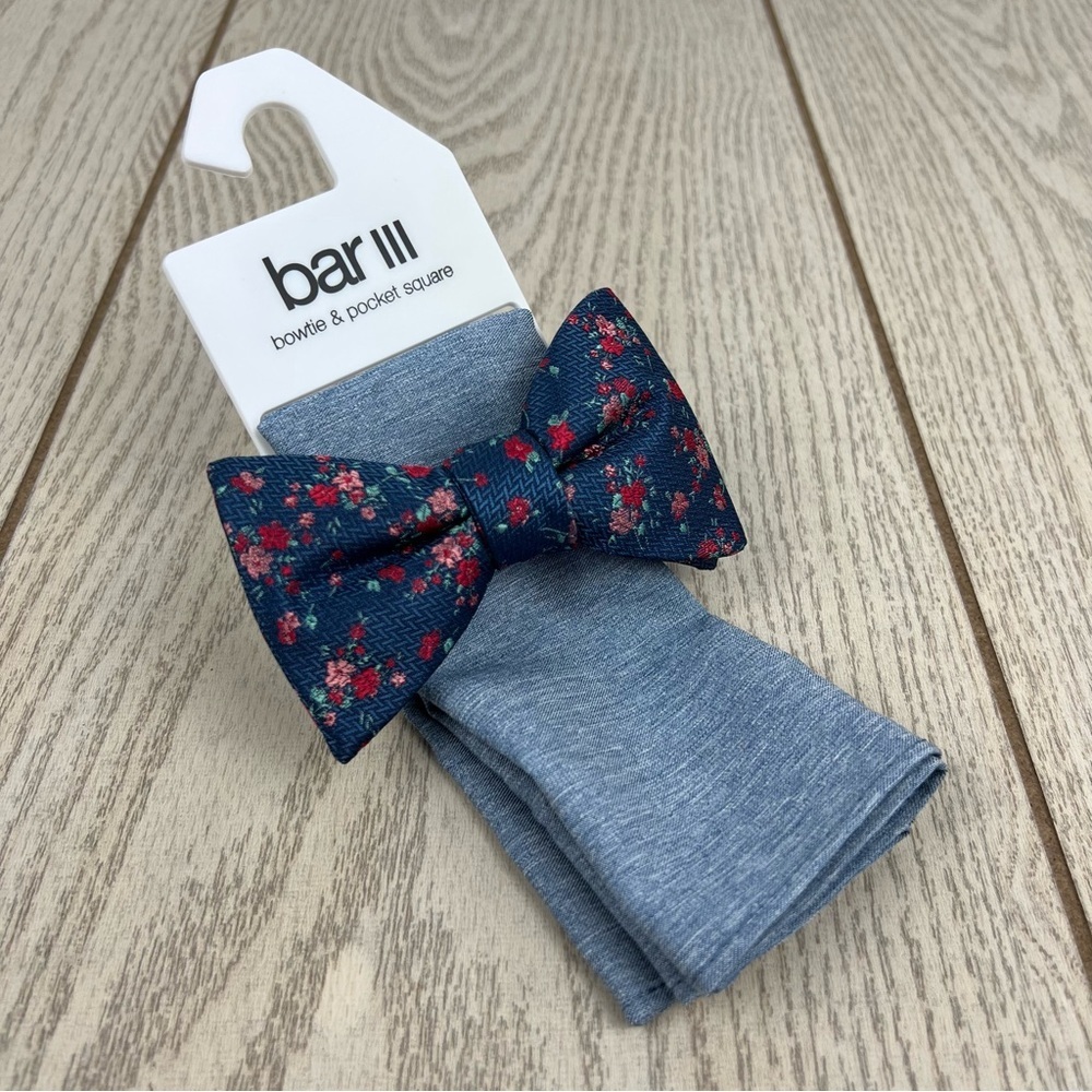 659 Bar III Men's Bowtie & Pocket Square Set OS Navy Flora / Solid Blue $55